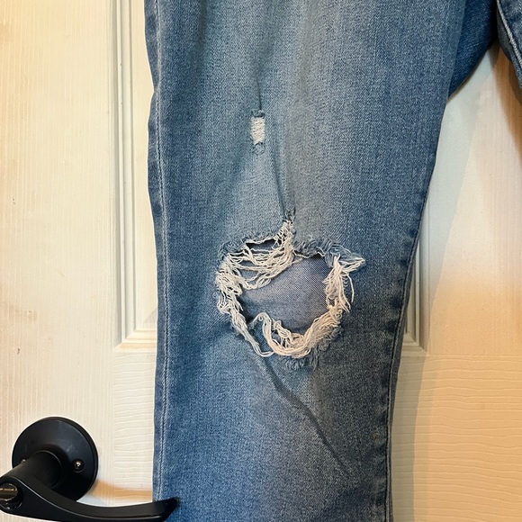 Abercrombie & Fitch Light Blue Distressed Ankle Jeans - Picture 4 of 4